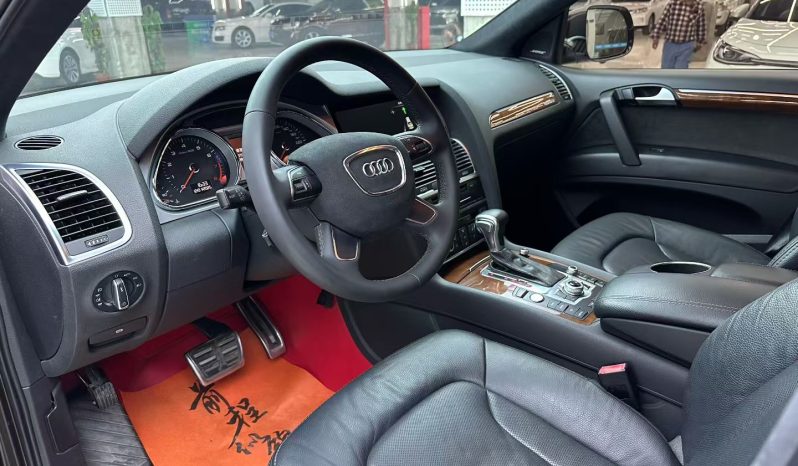 
								2015 Audi Q7 40 TFSI full									