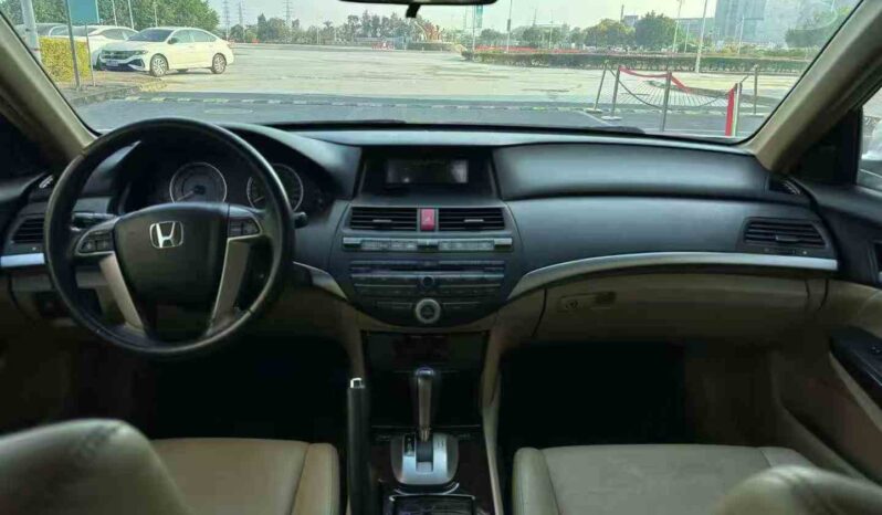 
								Honda Accord 2010 2.0L EX full									