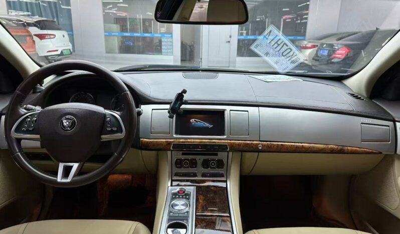 
								2014 Jaguar XF 2.0T Luxury Edition full									