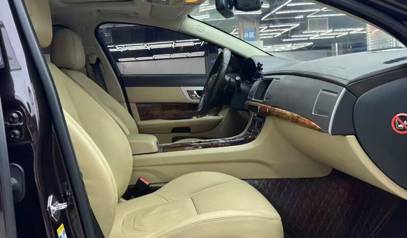 
								2014 Jaguar XF 2.0T Luxury Edition full									