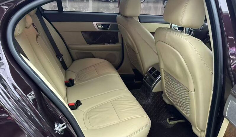 
								2014 Jaguar XF 2.0T Luxury Edition full									